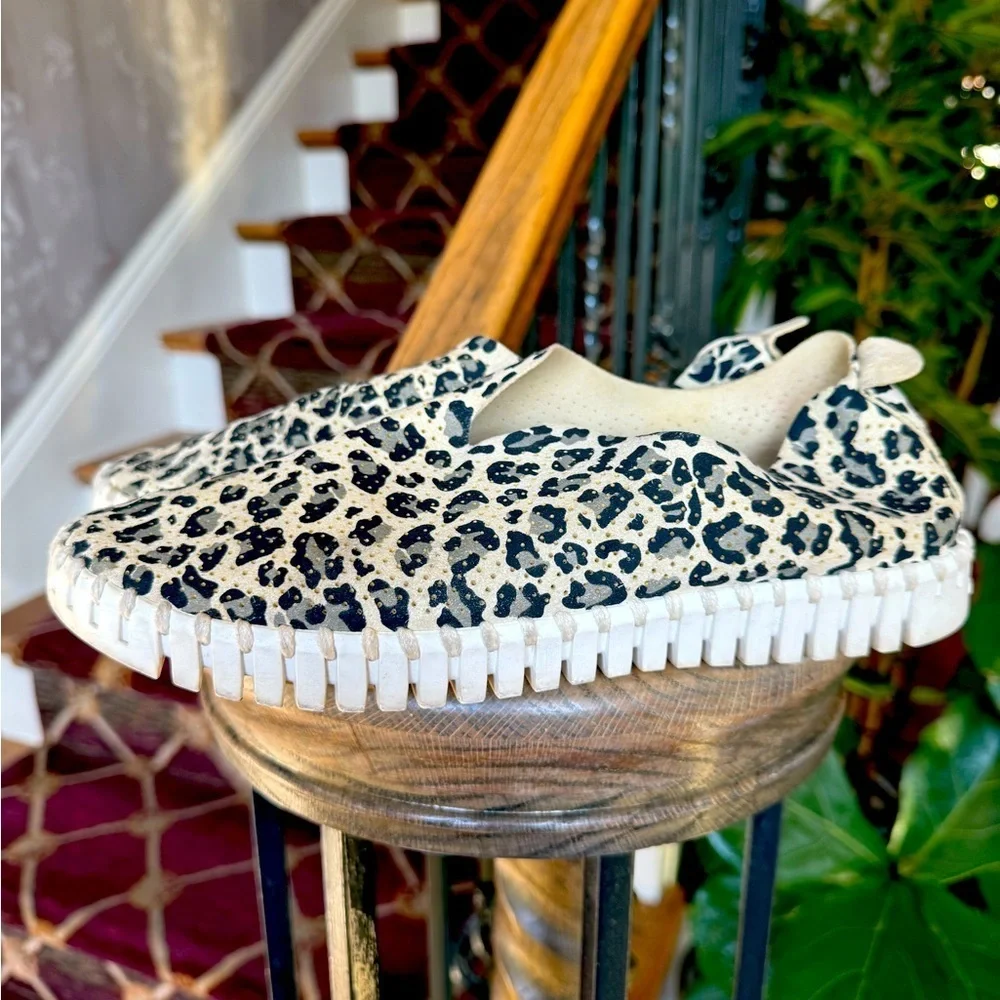 Ilse Jacobson tulip shoe euro 40 US 8 1/2/9 good condition leopard print.